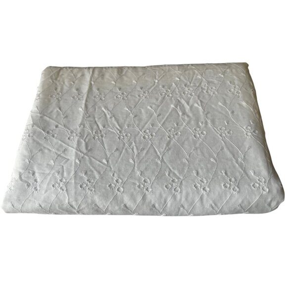 White Cotton Eyelet Lace Fabric Floral Embroidered 3.88 Yards X 44" Sewing - Picture 8 of 8
